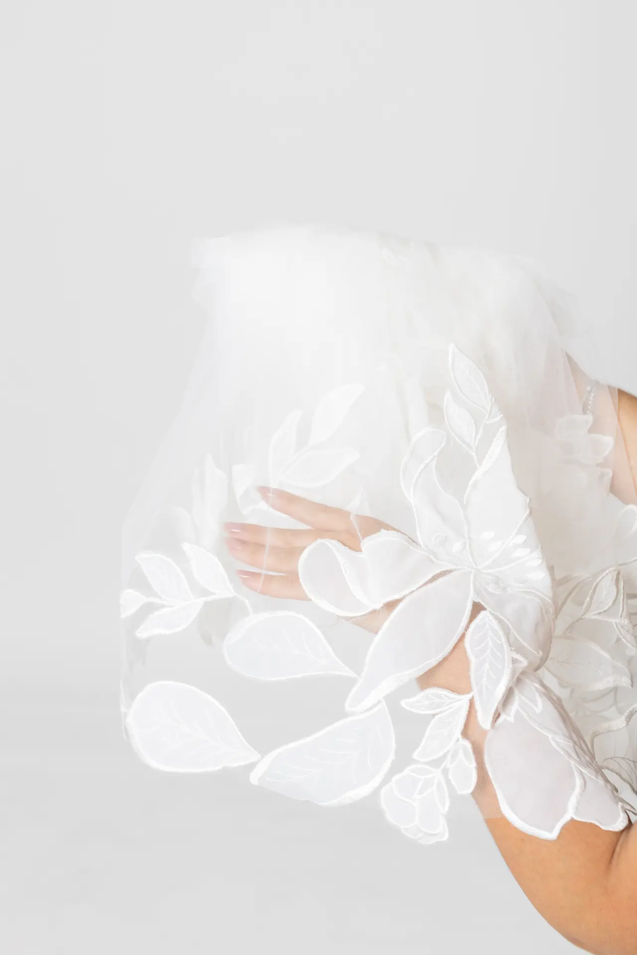 Velo da sposa con petali in organza, Atelier Olesia