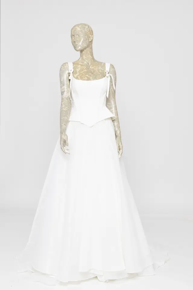 Abito da sposa componibile: corsetto con baschina e gonna in tulle, Atelier Olesia Udine