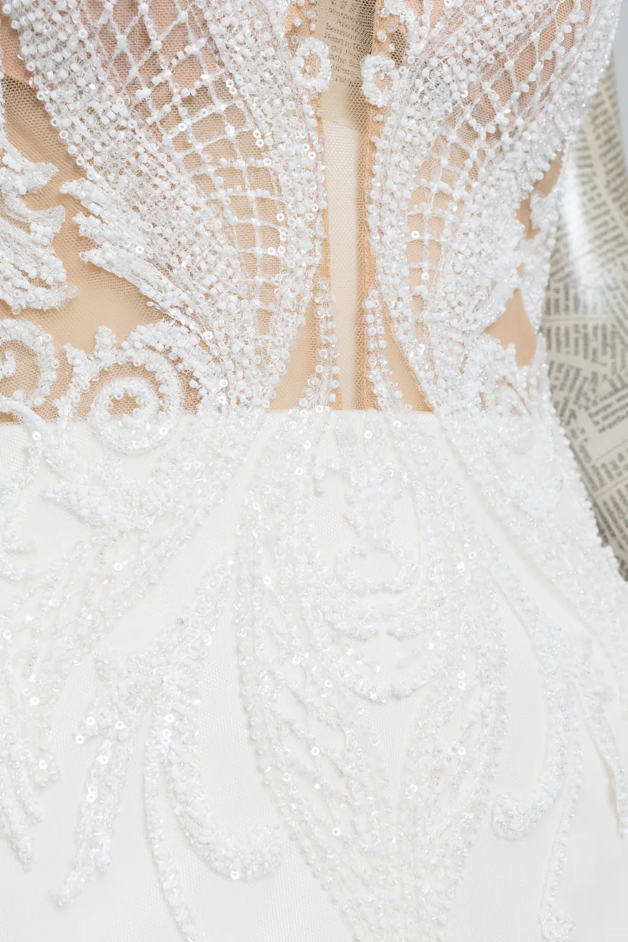 Abito da sposa su misura: corpetto ricamato a mano con perline, dettaglio, Atelier Olesia Udine